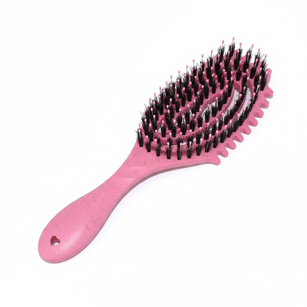 Brosse démêlante ajourée rose à poils de sanglier sur fond blanc
